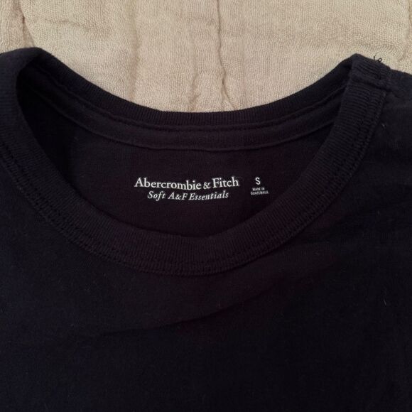 Abercrombie & Fitch Soft Essentials Black Tee Shirt - Picture 4 of 4